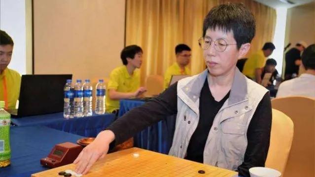 围棋女王vs崔精,围棋女棋手崔精