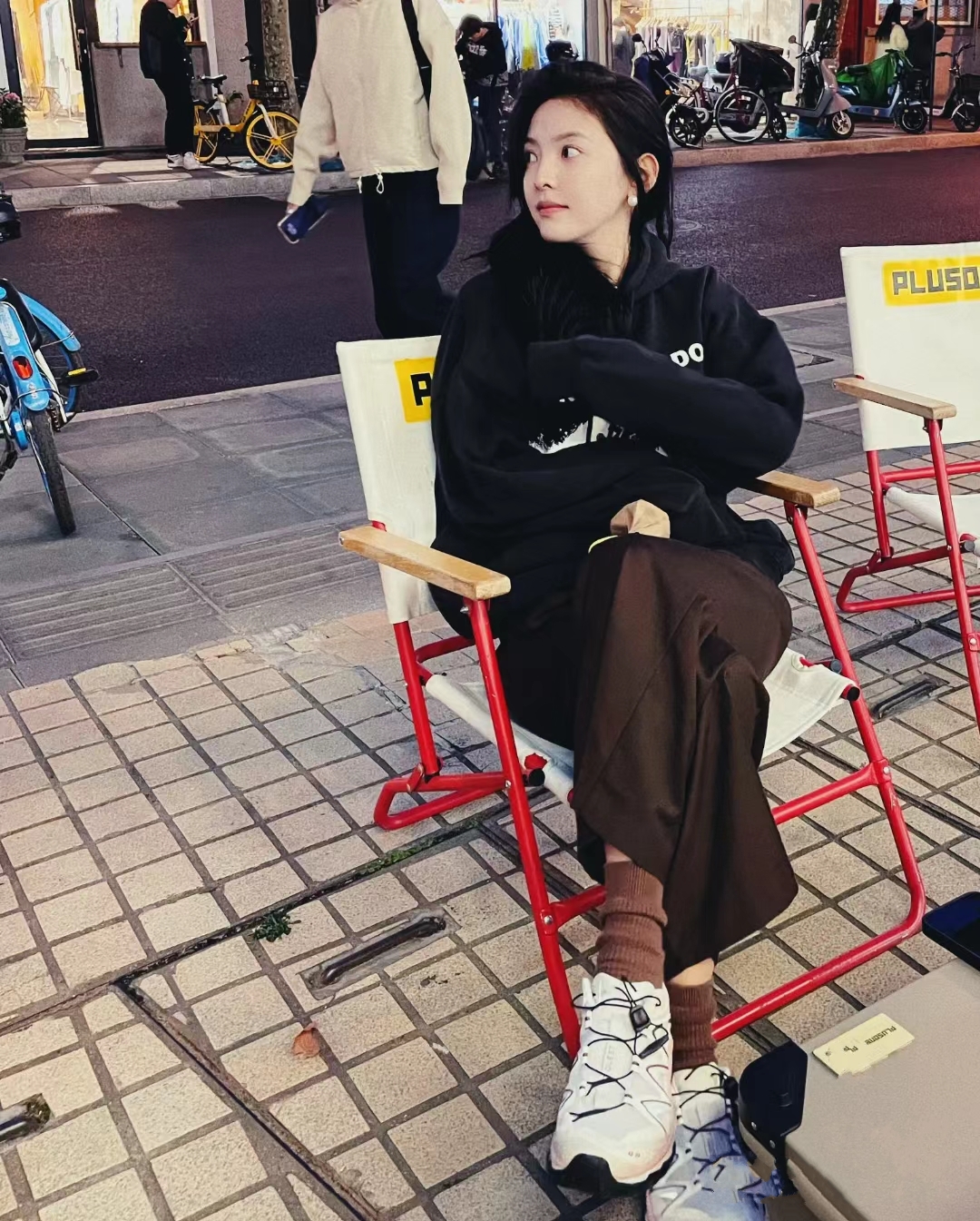 迪士尼偶遇奚梦瑶,奚梦瑶何超欣同框合影