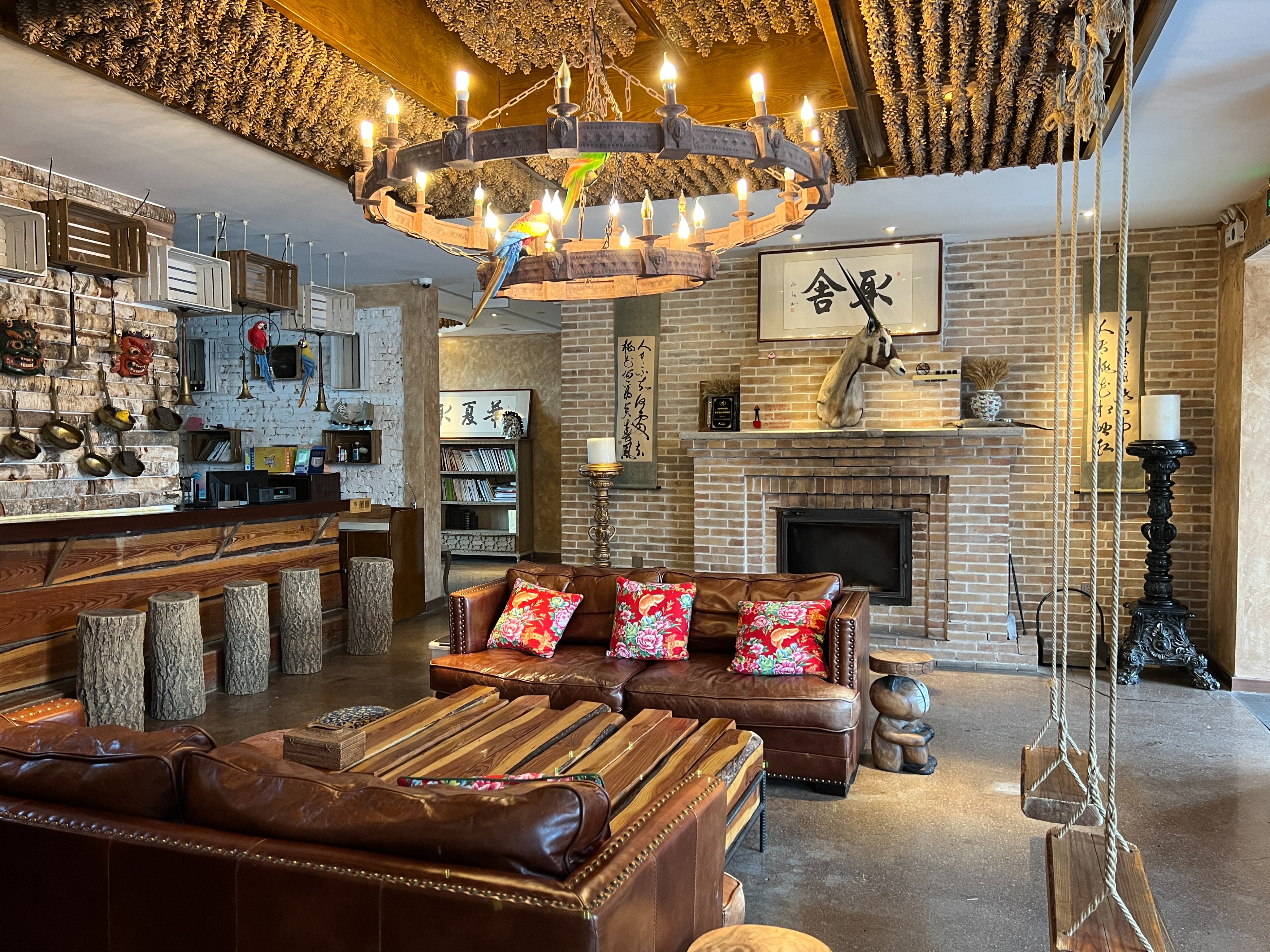 【冰雪六十年共赴新征程】来哈尔滨亦旅行亦生活，壁炉红酒国际范，窗外篝火“大绿棒子”