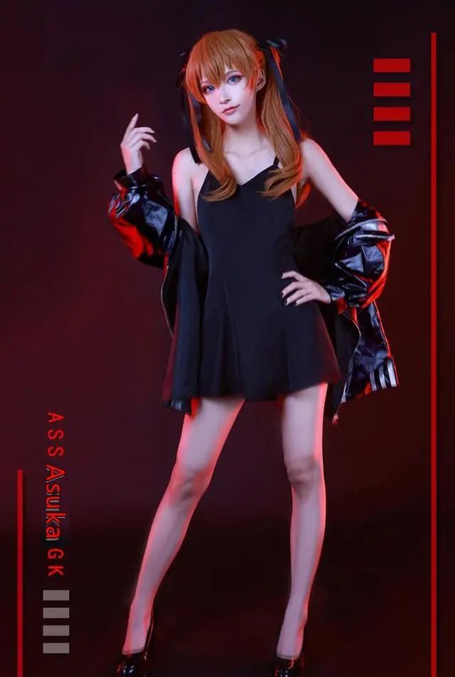新世纪福音战士:明日香小黑裙COS来袭,身材性感,关键价格不贵