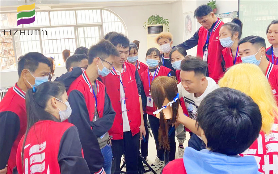 南宁美发学习:梨花头如何修剪