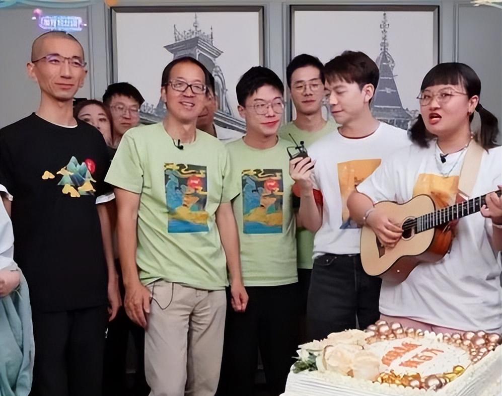 东方甄选卖的商品贵吗,东方甄选到底还买不买