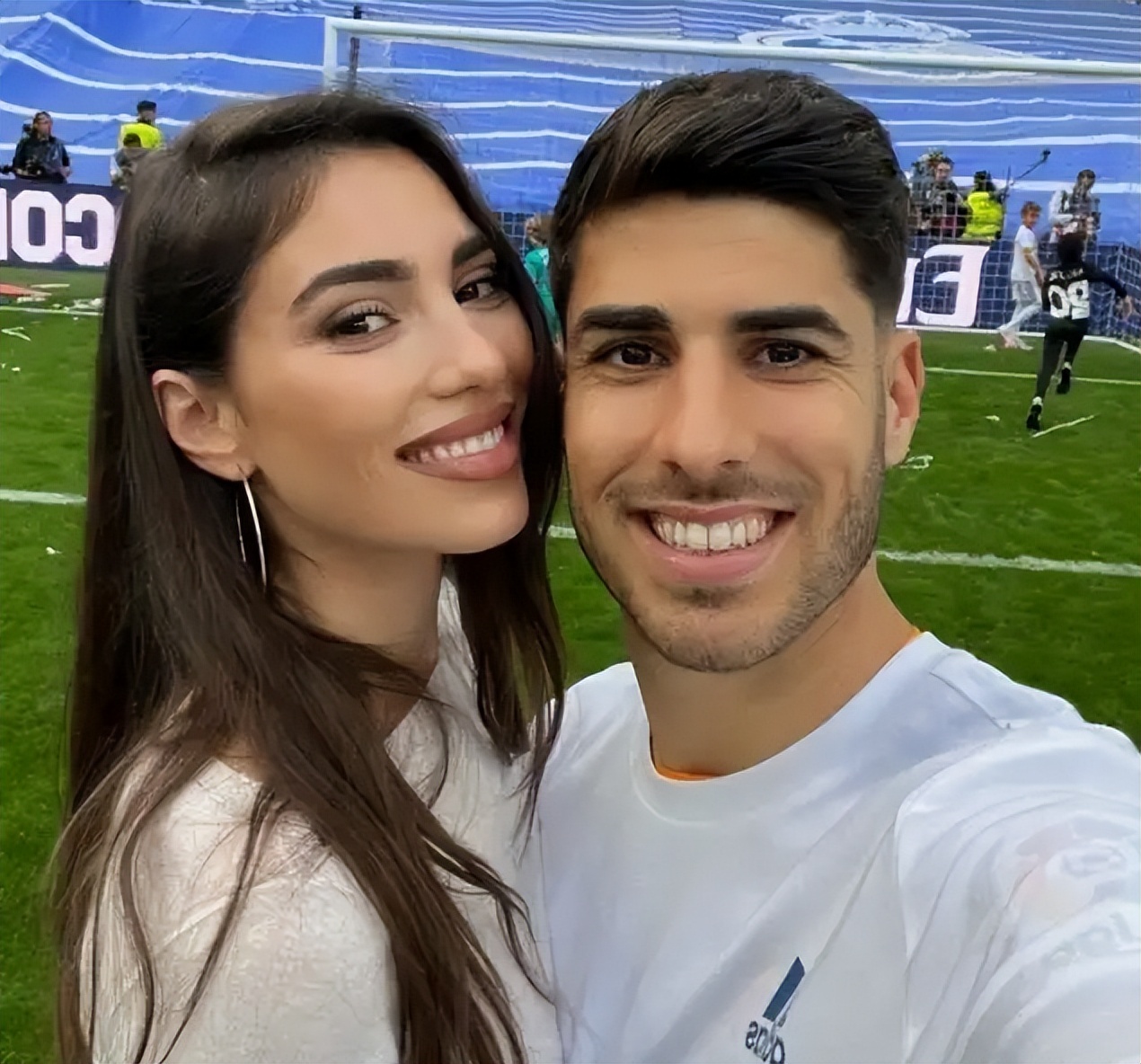 比C罗姐姐更狠的是巴尔韦德媳妇送别胖虎送出顶“绿帽”？