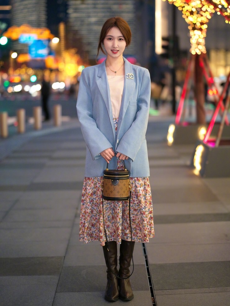 藏蓝色裙子搭配什么颜色外套好看,春款时尚气质女装外套百搭洋气