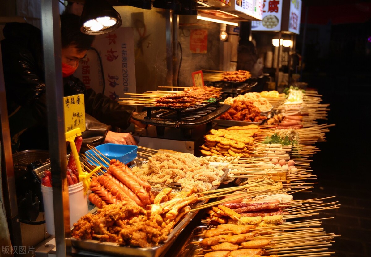 摆摊日入九千被怼,夫妻摆摊日入九千元租金