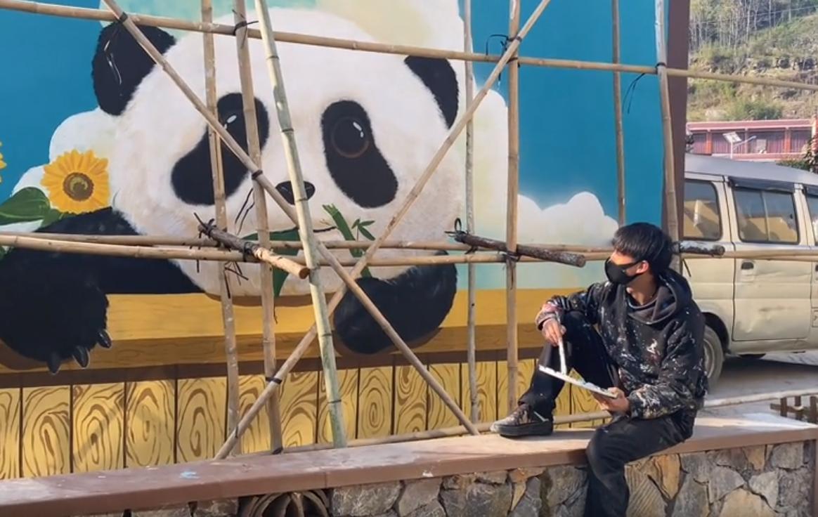 现实版“神笔马良”大新：凭一支笔带全村暴富，被华春莹点赞