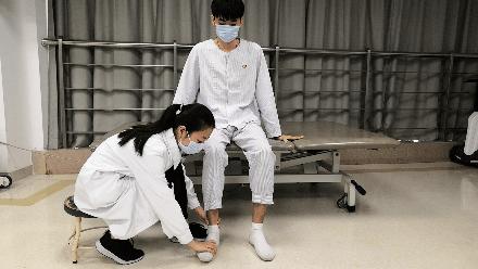 脑梗走路拖脚康复训练方法,脑梗后下肢康复训练教程