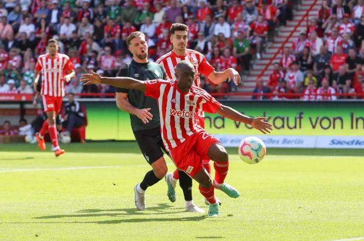 足球德甲联赛拜仁胜沙尔克04,2020德甲拜仁对沙尔克04直播视频