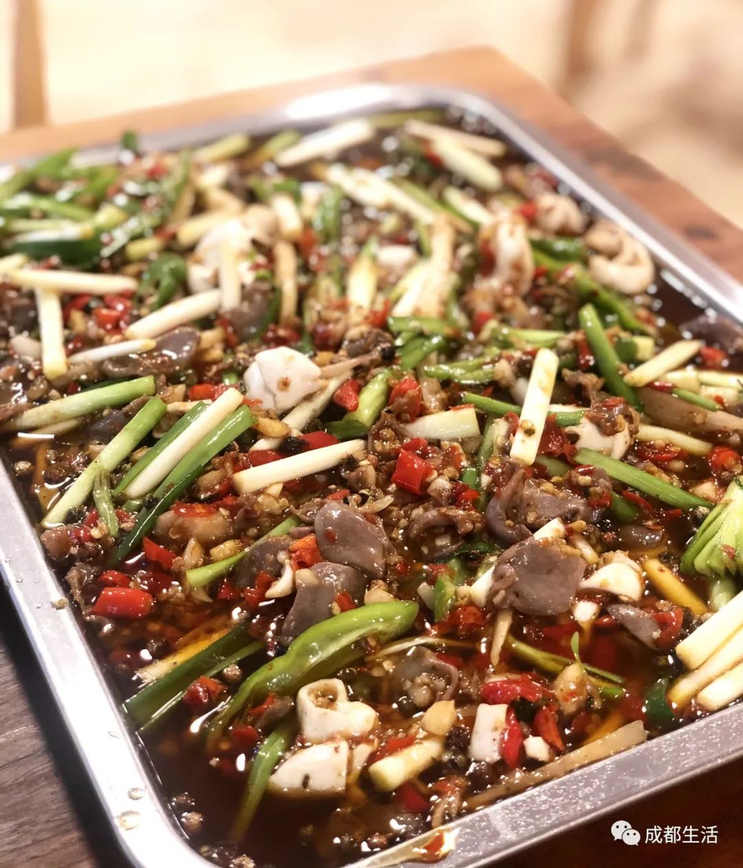 12条时髦老街，长满晒太阳的成都人