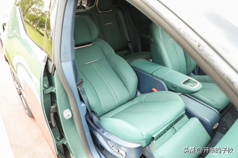 上海车展极氪zeekrx落地价,极氪zeekrx试驾车