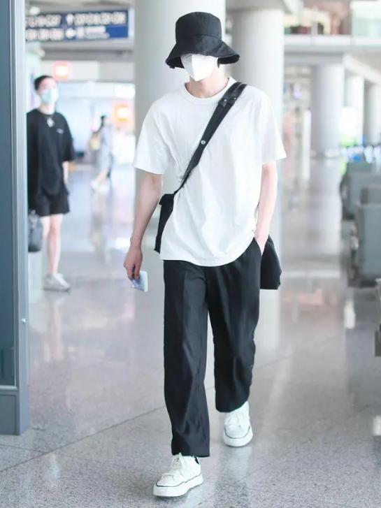 经典白t恤怎么穿时髦又好看,白色宽松简约短袖t恤怎么搭配