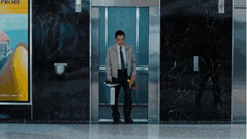 电梯下坠前1秒跳一下能自救吗,电梯下坠9岁女孩自救