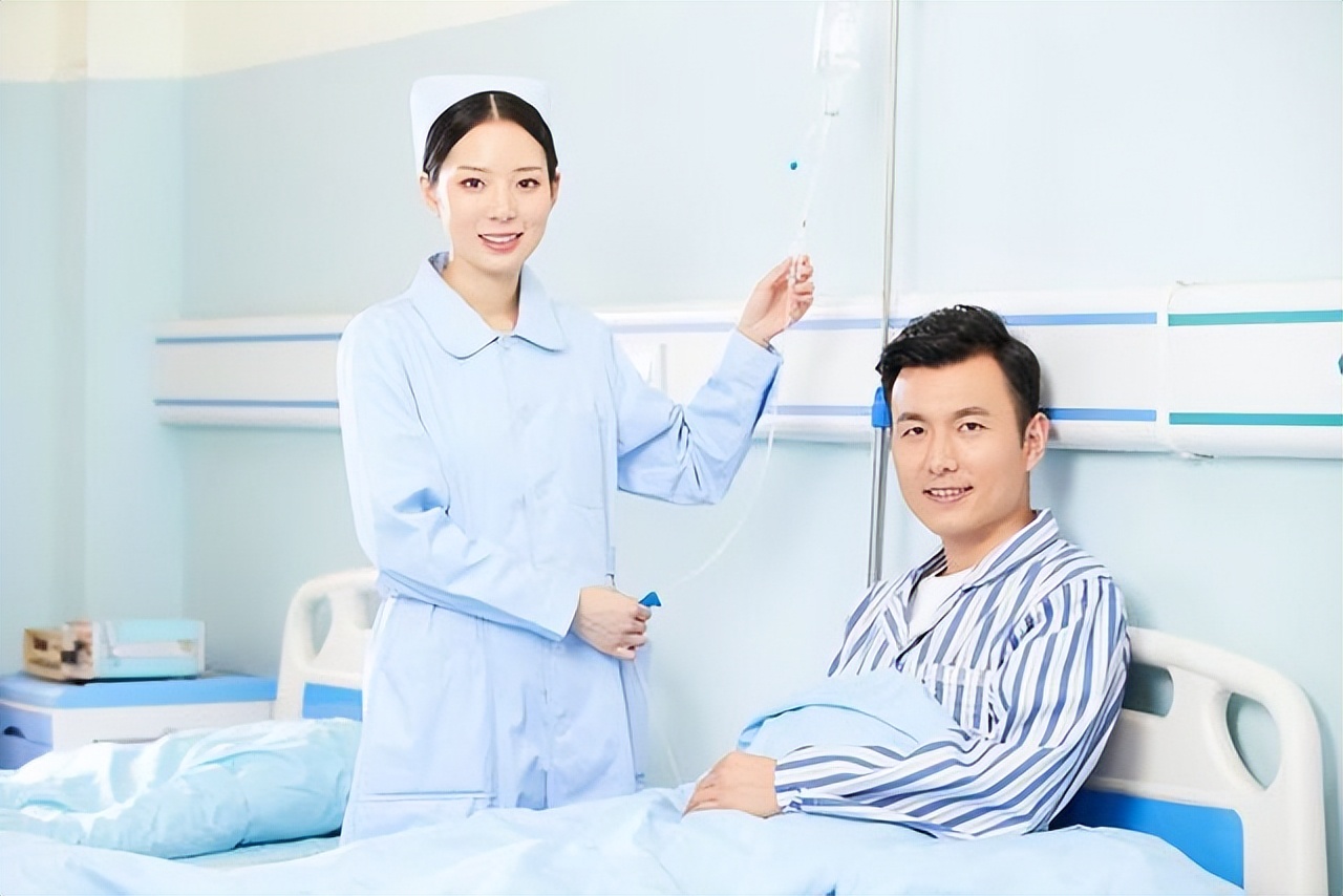 女护士处理男患者隐私部位，会感觉尴尬吗？过来人说出实情