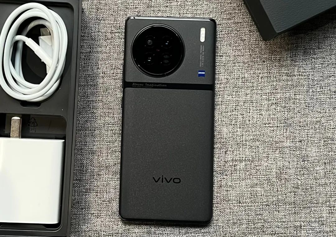 一款售价不到4500元的IMX989旗舰，如今快被大家遗忘了