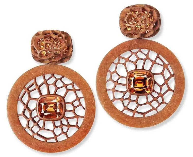 谭松韵关晓彤金鹰节,关晓彤谭松韵红毯走秀