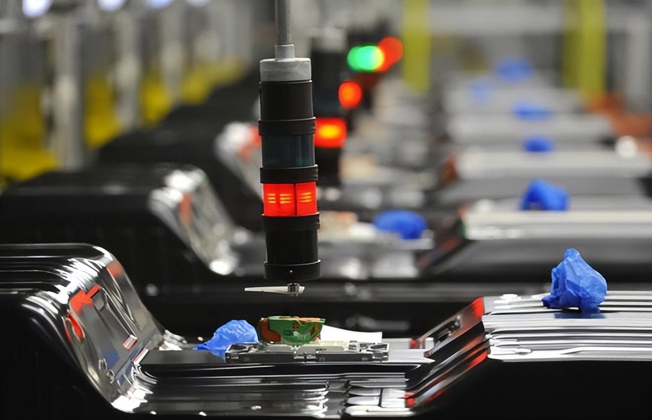 宁德时代比亚迪纷纷加码电池技术,宁德时代与比亚迪电池究竟哪家强