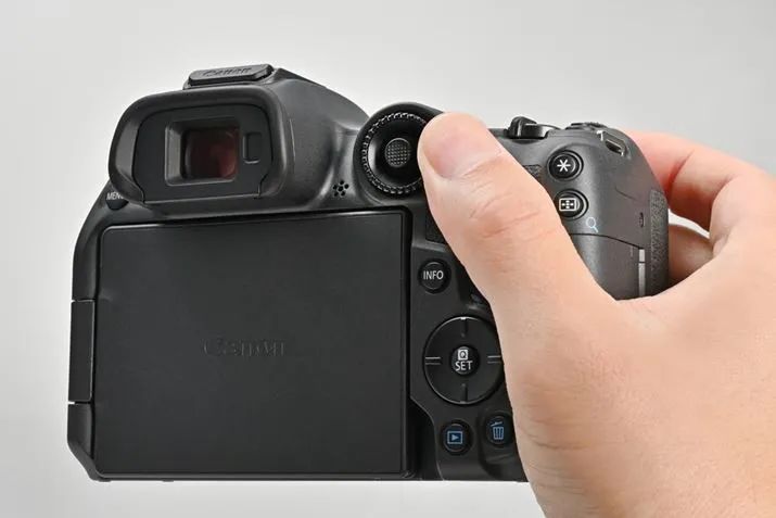 2023年佳能eosr7还值得买吗,性能最佳的半画幅相机