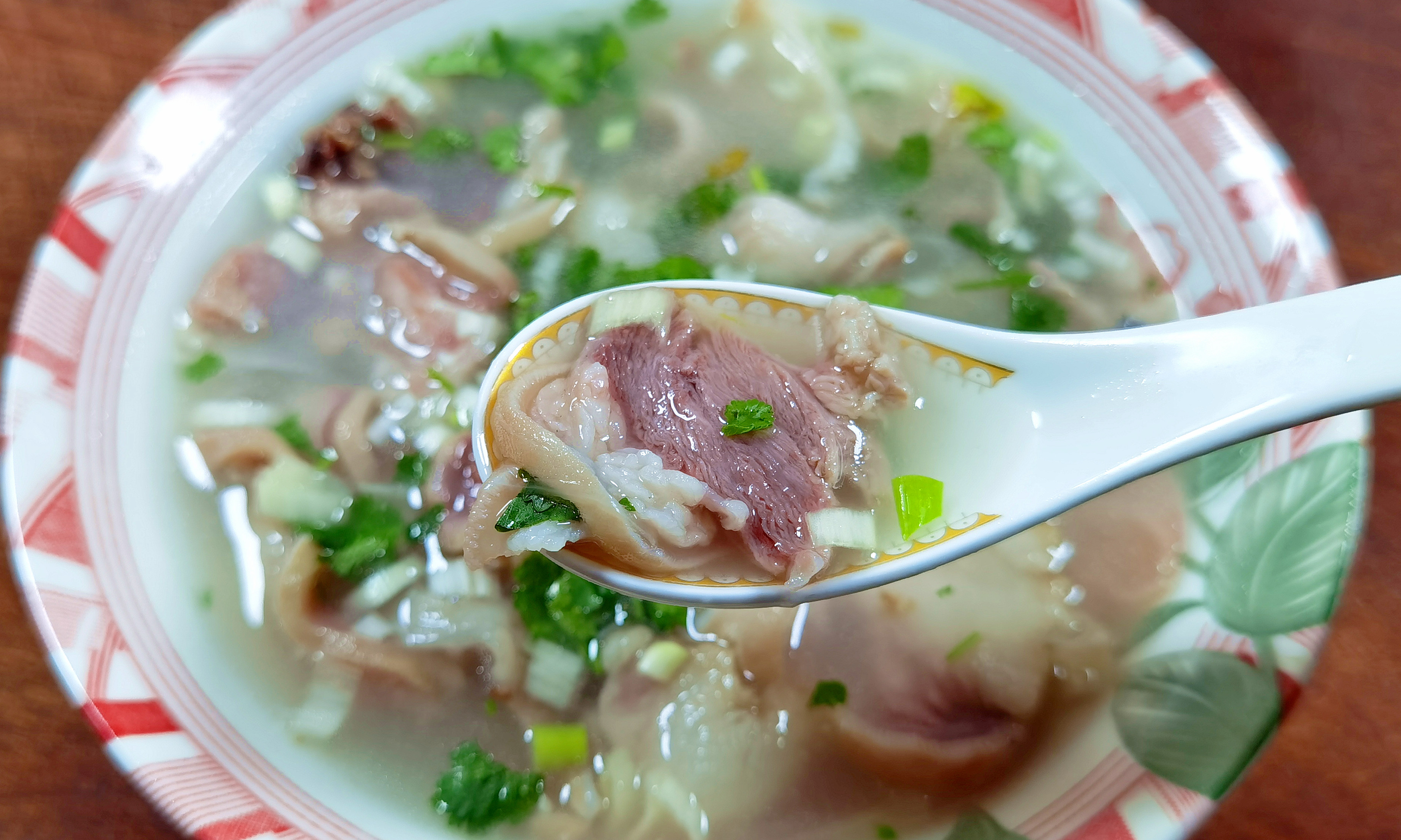 羊肉汤怎么炖不膻且软烂,清炖羊肉汤放多少水合适