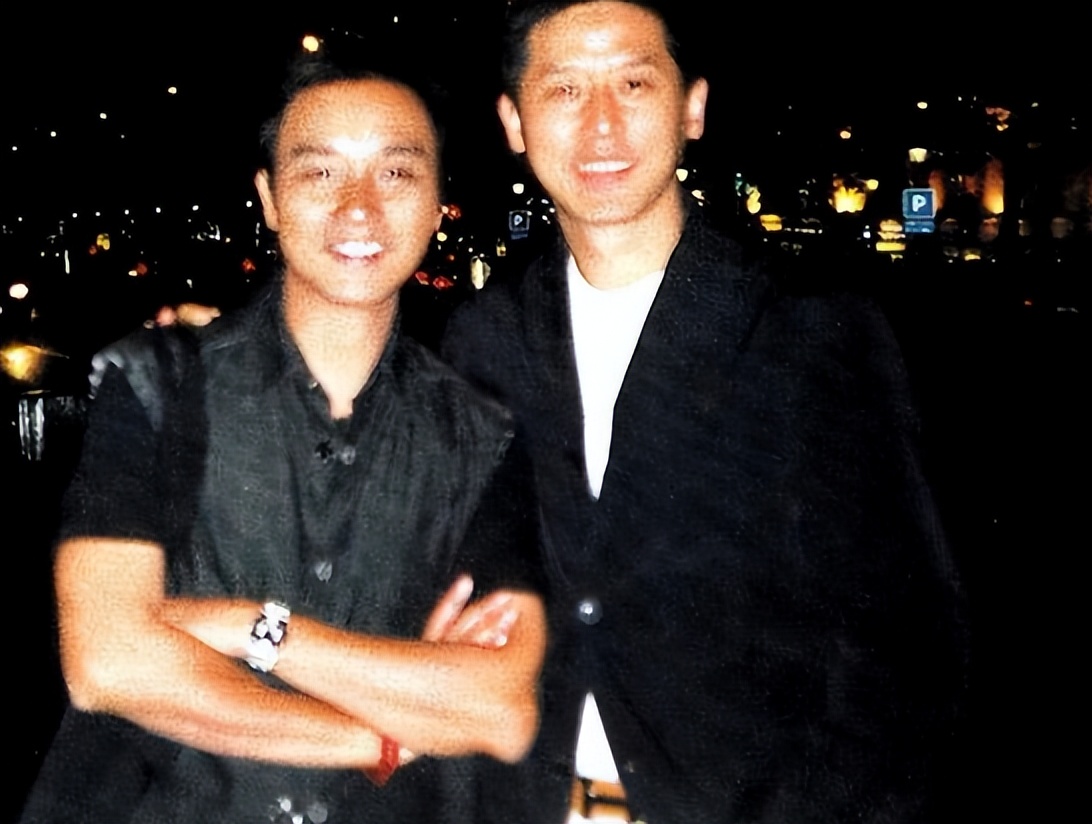 20年后再看张国荣：为何他会对一个男人情有独钟？原因尽显可怜！