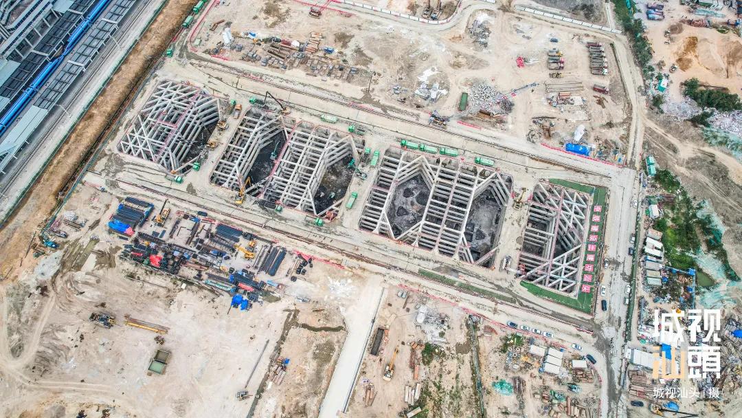 汕头站东侧出现一个很深的“大坑”？