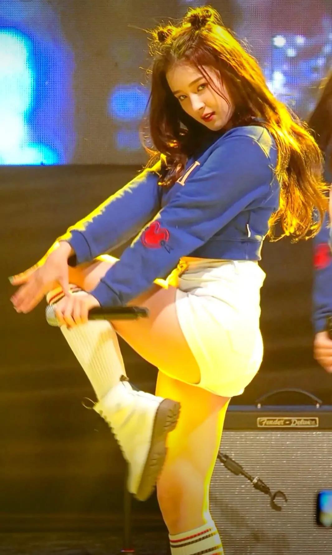 韩国女星李承利机场视频,韩国女星李承利歌曲