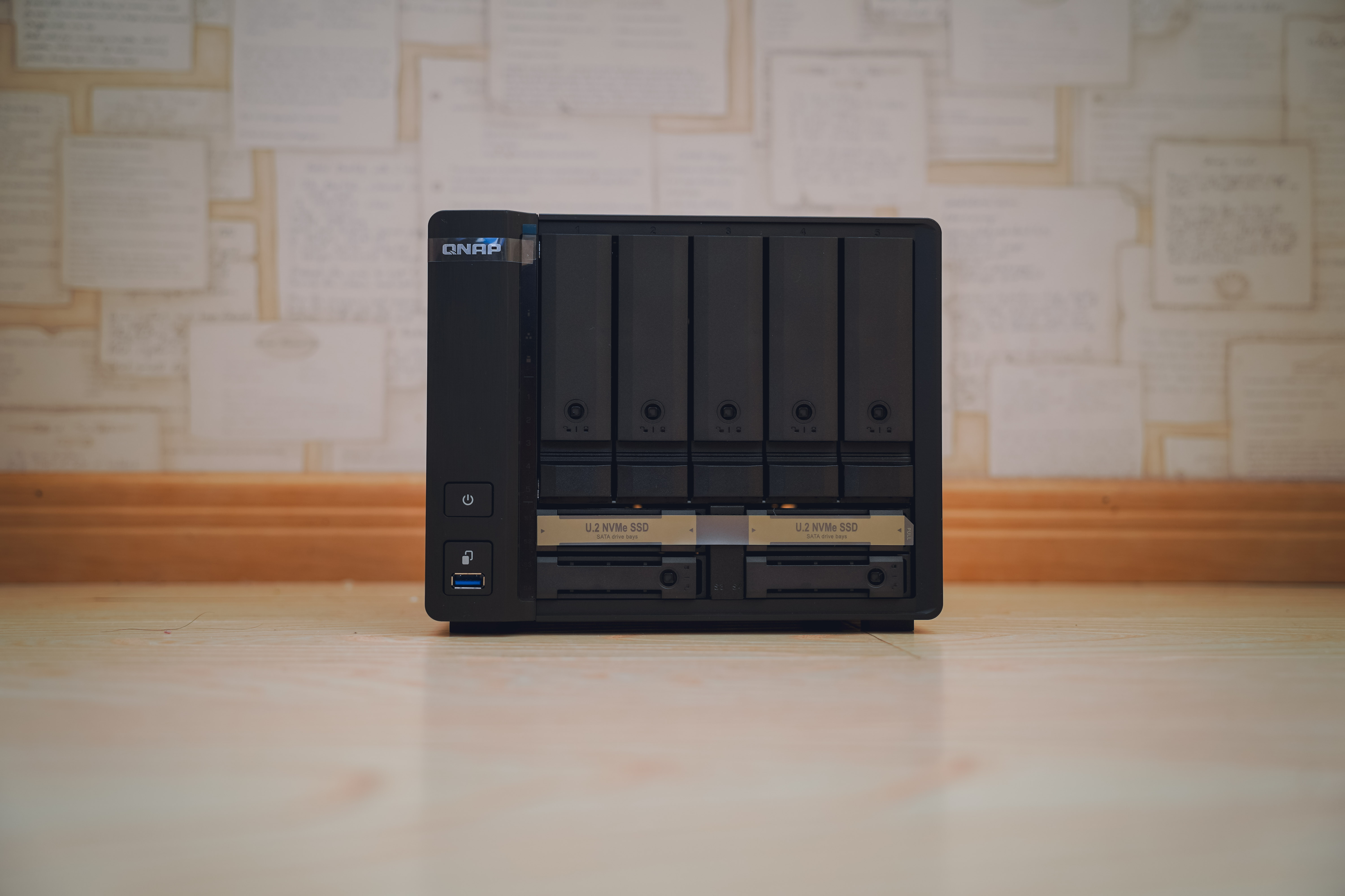 历史低价买到九盘位万兆NAS机皇：威联通TS-H973AX