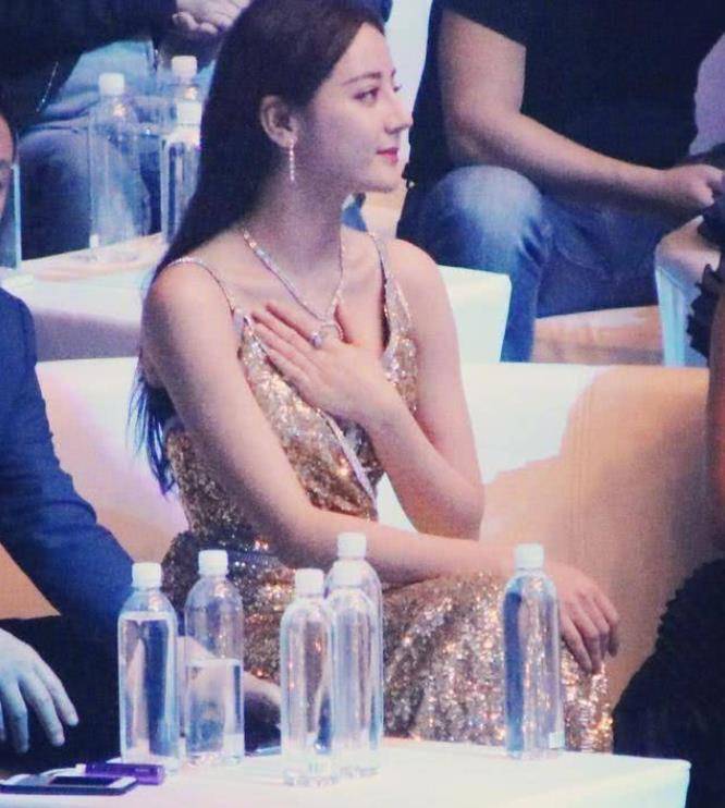 金星说走红毯穿深v,金星吐槽深v抹胸装