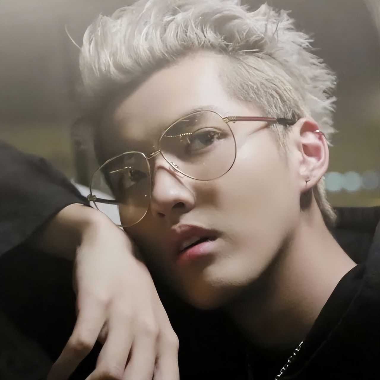 gucci是什么品牌眼镜,gucci眼镜有款红边框的眼镜