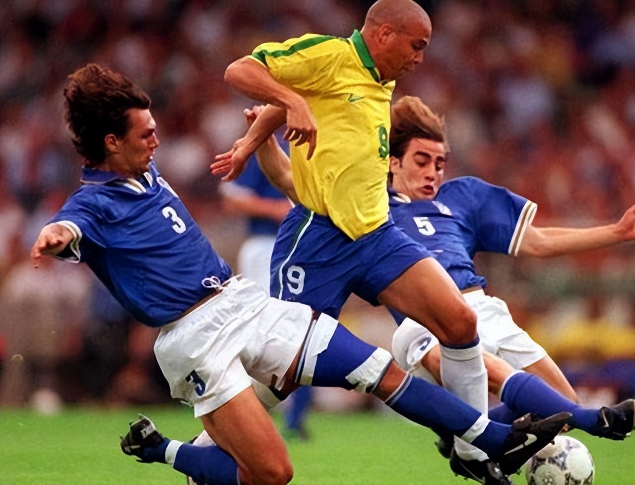 桑巴足球罗纳尔多精彩瞬间,外星人罗纳尔多桑巴足球