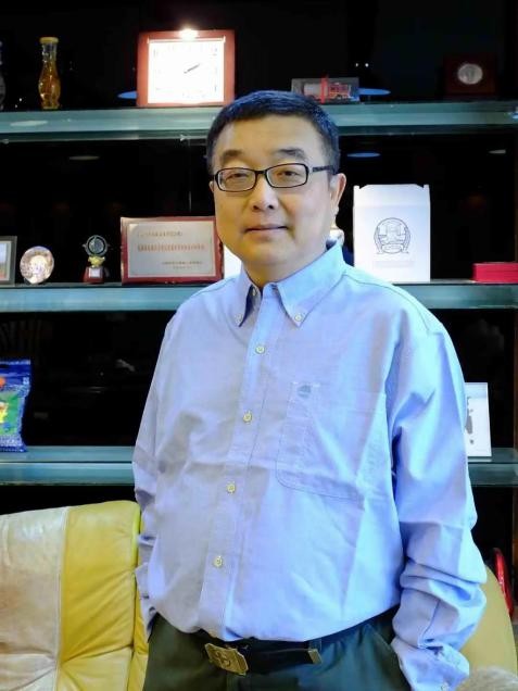 曾在高校任教，已是公司董事长，他让农民收入大幅增加，获中央电视台专访！