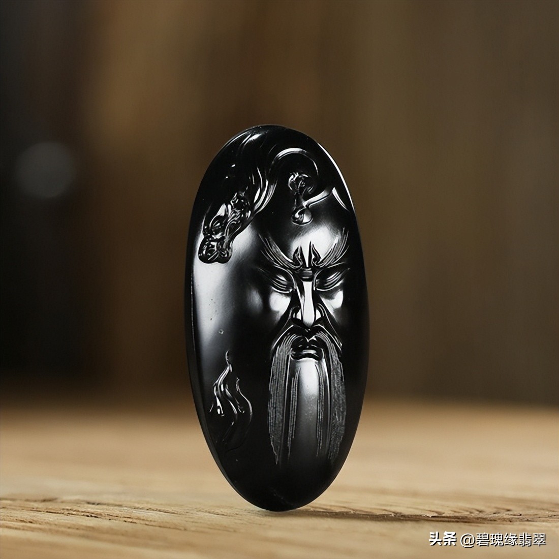 墨翠和墨玉珠子的区别图解,和田玉墨玉和墨翠哪个值钱