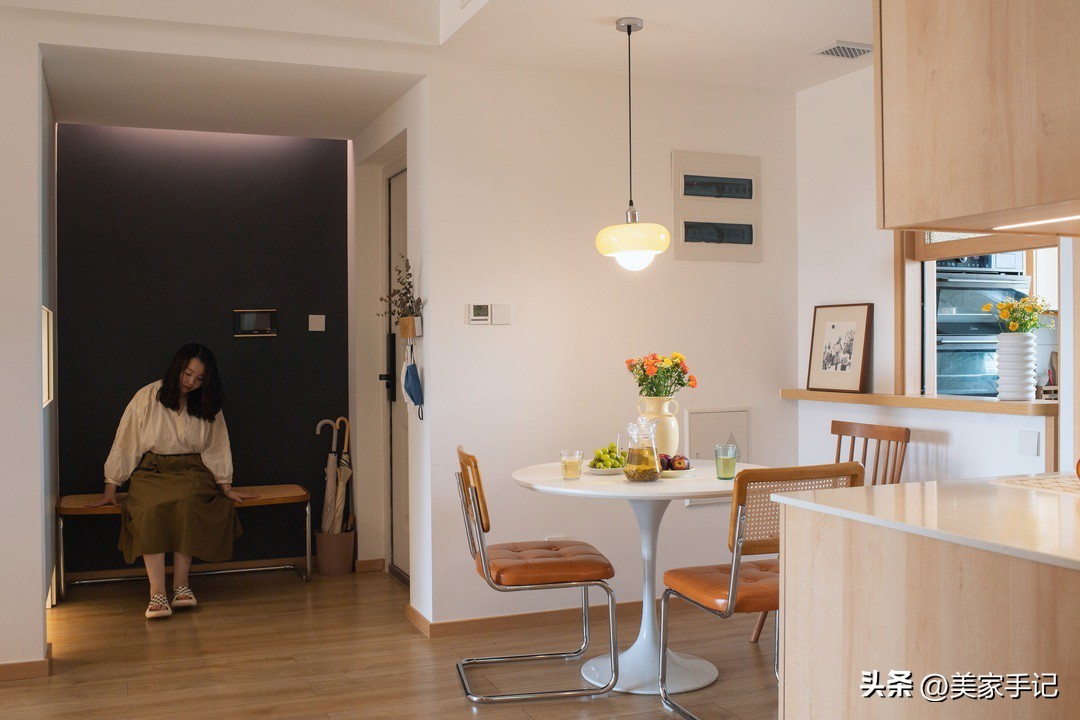 山东夫妻家中的高级场面：坚持不买沙发、茶几，入住反而实用顺心