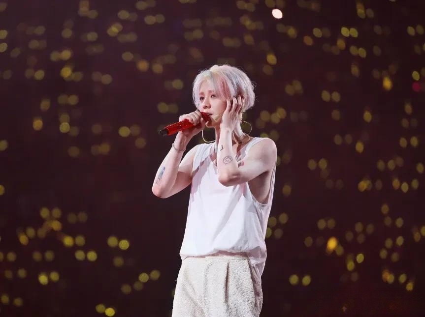 鹿晗巅峰期给足了关晓彤安全感,鹿晗炸裂视频