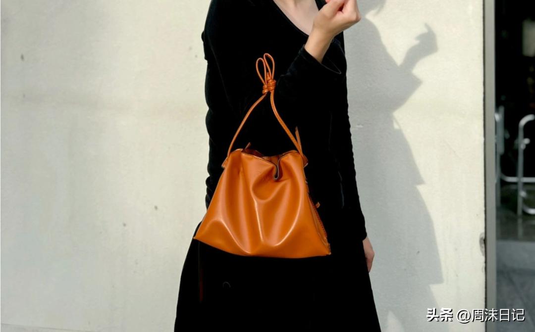 奢侈包的背法,头层牛皮旅行包三种背法