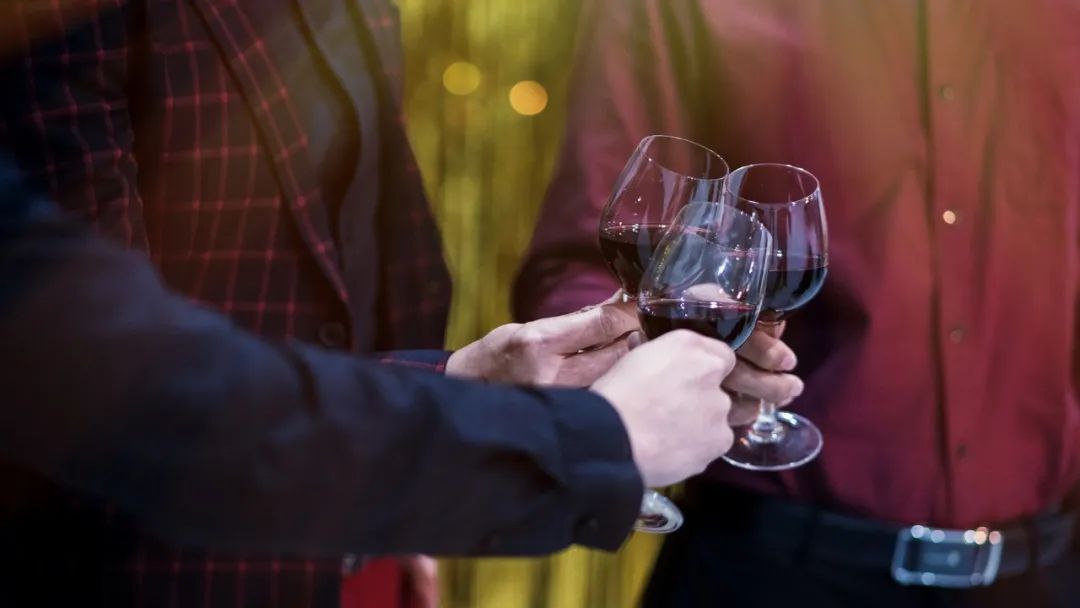 仁和解酒饮让你酒桌轻松应对,仁和解酒护肝神器酒桌必备饮品