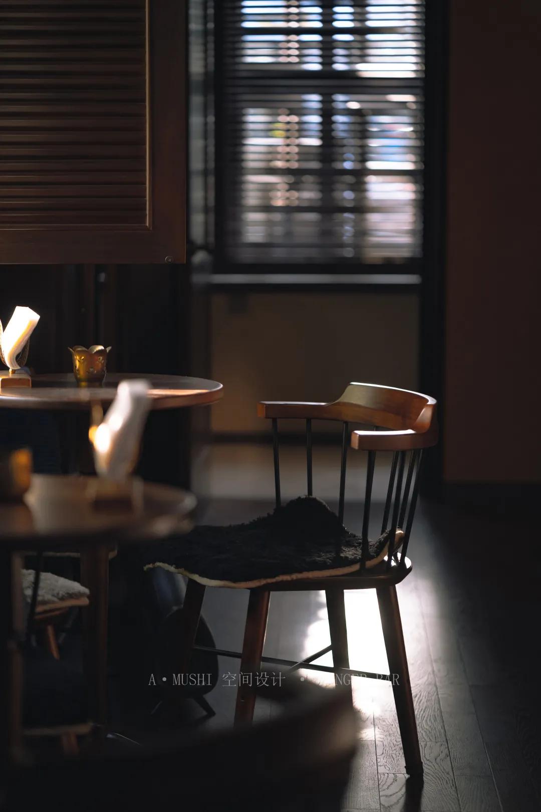 LINGER酒吧|一沐石设计