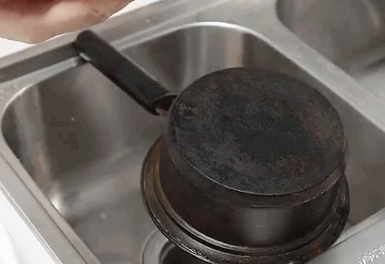 锅具脏了洗不掉怎么办,锅具发黄是什么原因
