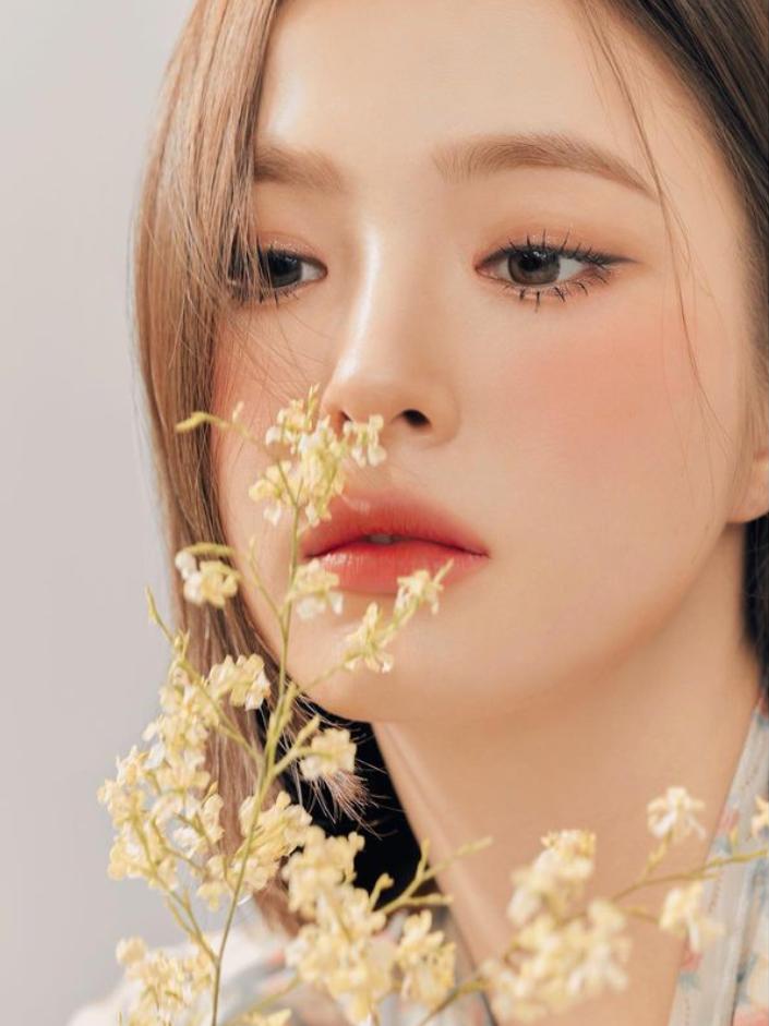 为什么画完眼影感觉眼睛变小了,什么人不适合亮闪眼影