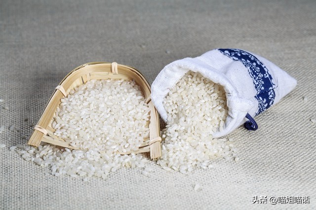 闹市区十平米的小店做什么生意,富人区5平米小店做什么生意好