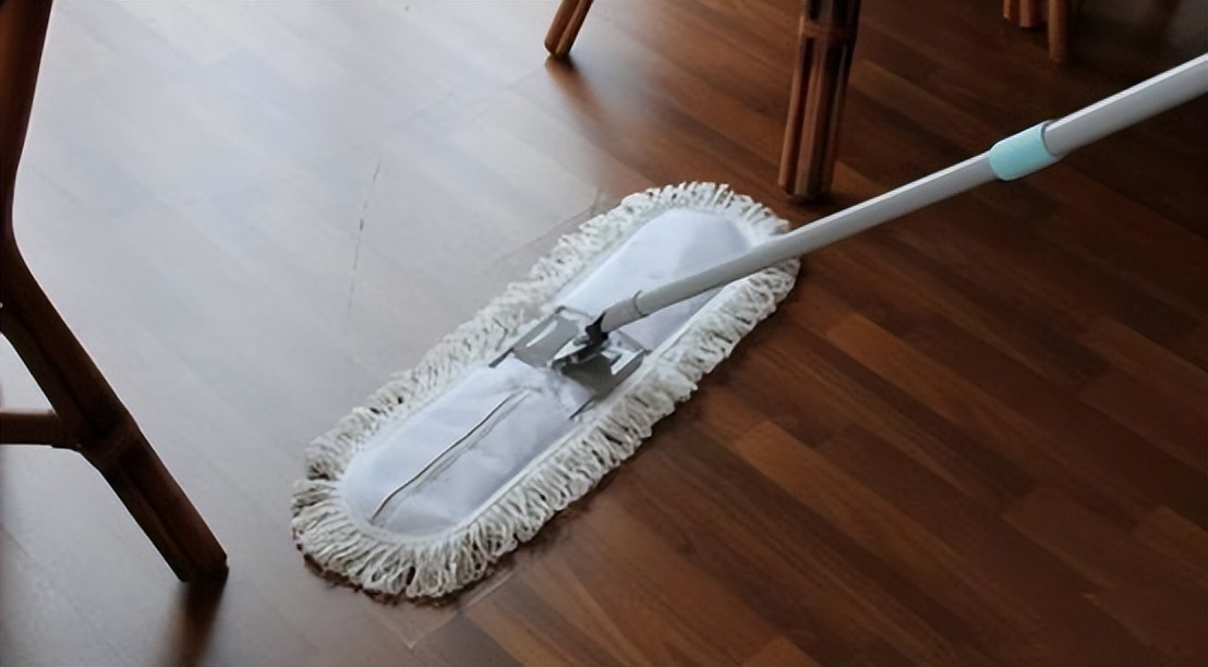 不吸水的地板怎么拖没有水印,地板砖上有水印怎样能清理掉