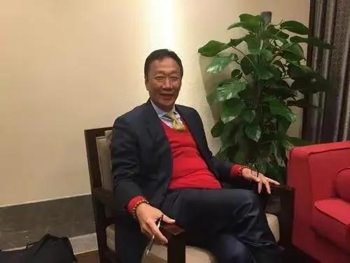 郭台铭:原配离世直呼上帝不公,却转身娶了比儿子大两岁的小娇妻