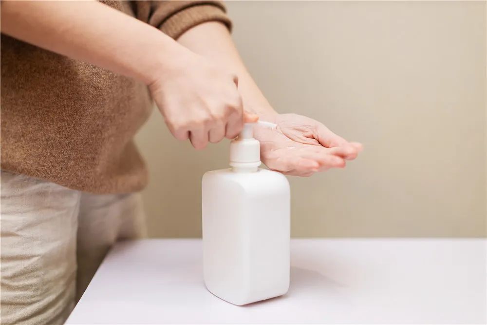 手部白斑治疗患者案例,手部白斑该咋诊疗呢