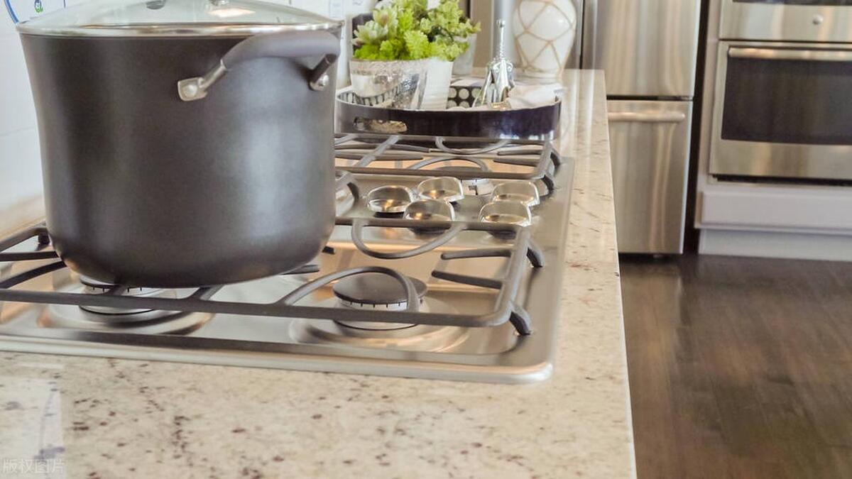 换了一个燃气灶花了1600元贵吗,换了几个煤气灶火还是很小