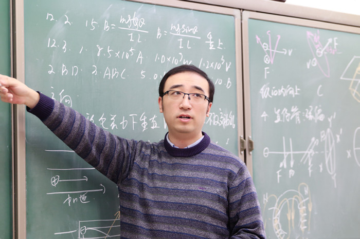 奥赛金牌教师李永乐：本科北大、硕士清华，坚守三尺讲台传授知识