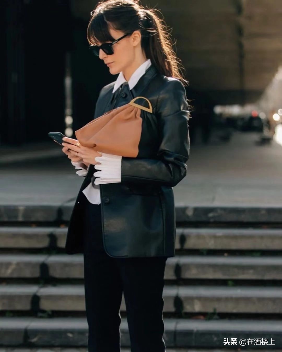 不用穿金戴银装饰自己,不用穿金戴银