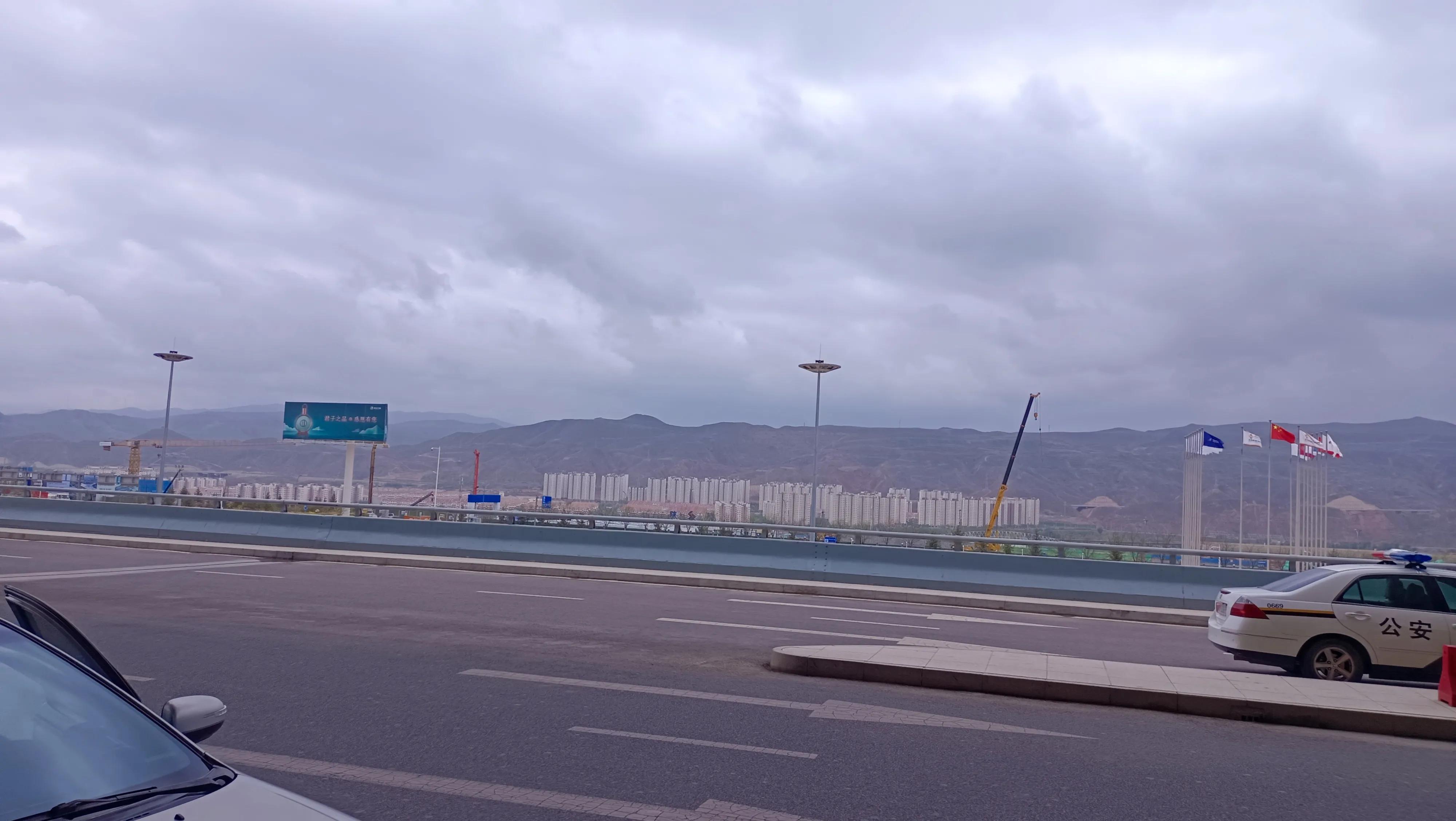 德令哈有未开发的戈壁滩吗,德令哈是美丽还是荒漠