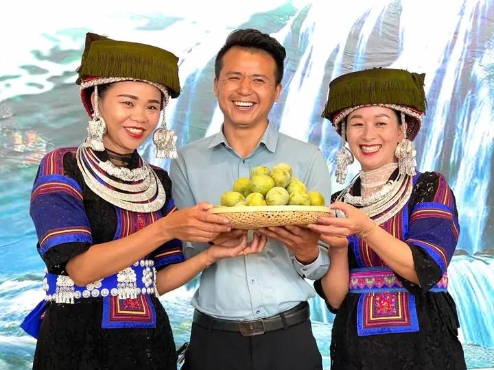 农民山区种植创业致富,农村小伙回乡创业种果树