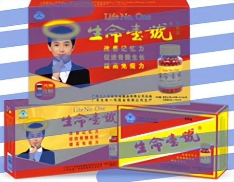 农村父母镰刀割麦子,收割父母