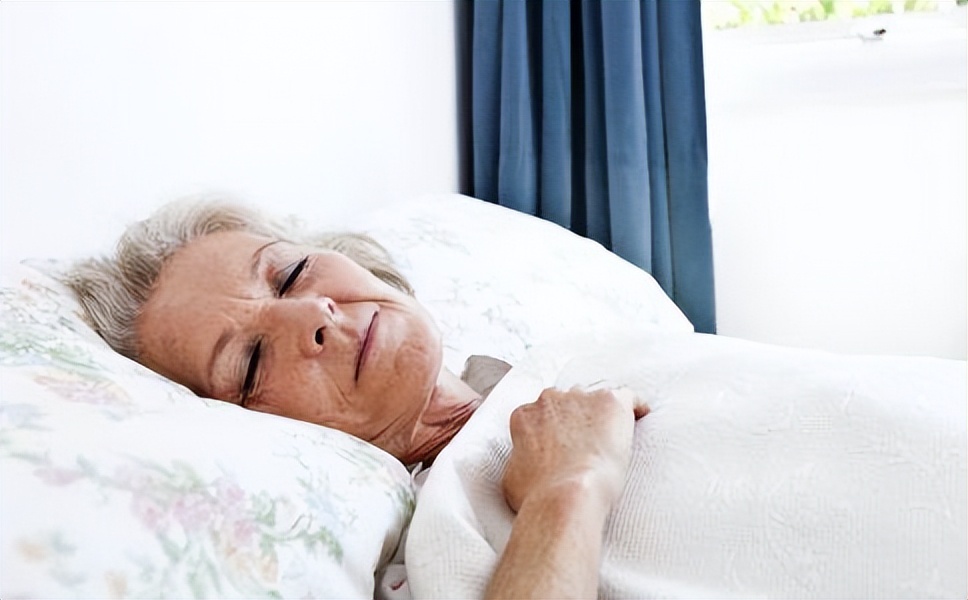 最好的老年人睡眠方式,成年人最科学最佳睡眠时间表