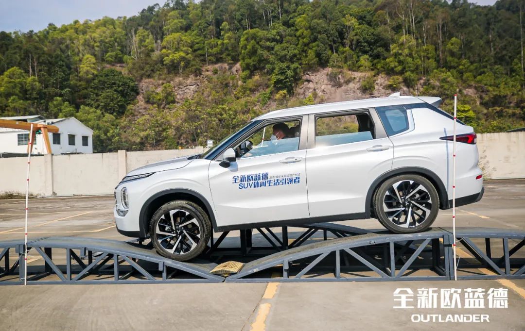 欧蓝德越野试驾视频,玩越野就应该去沙漠任你狂奔